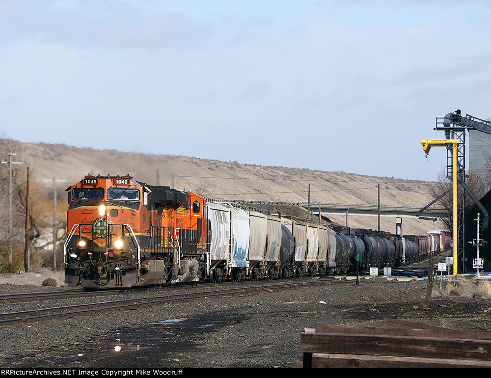 BNSF 1049